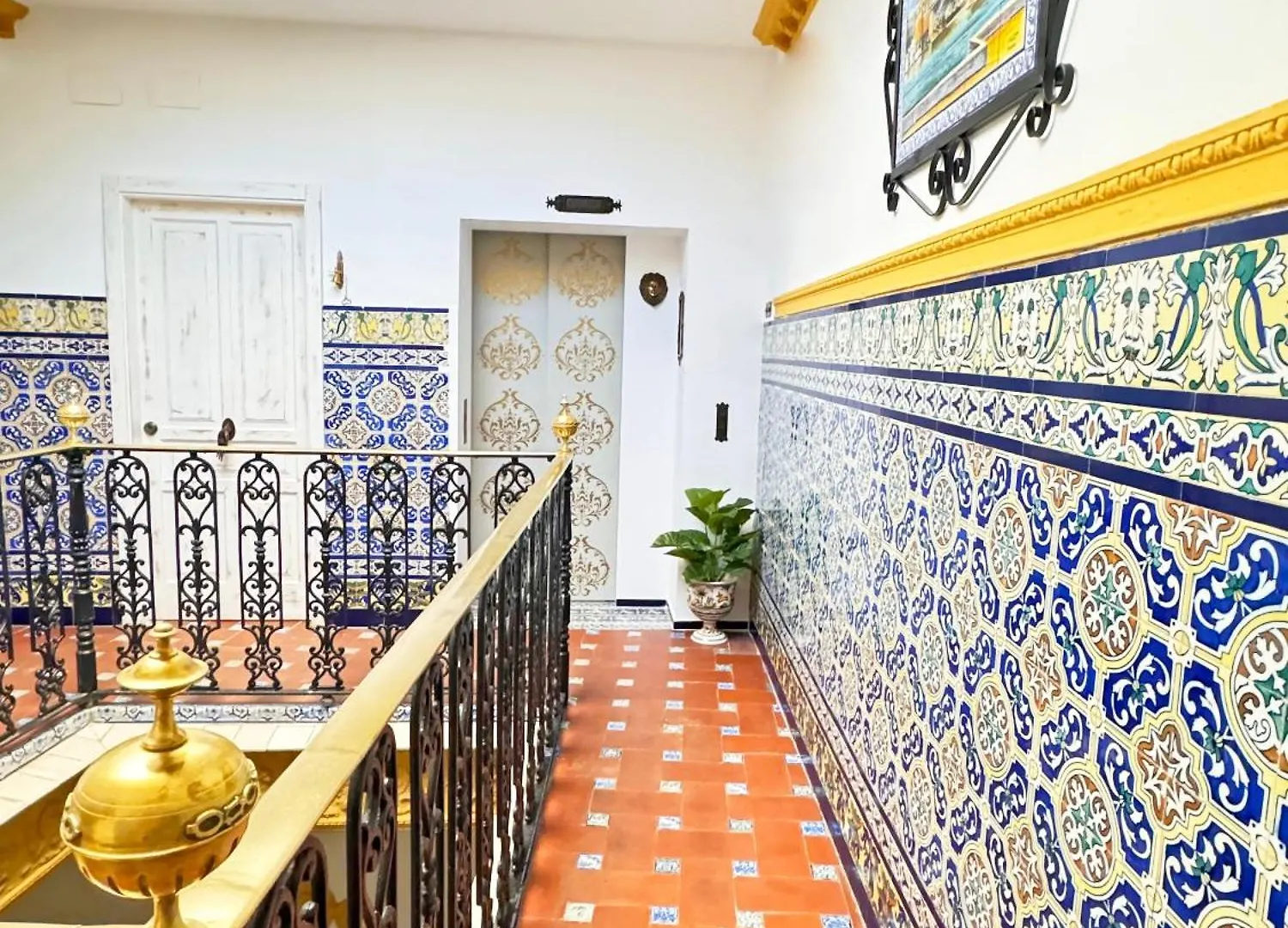 Palace House Hercules - Apartments Seville Spain