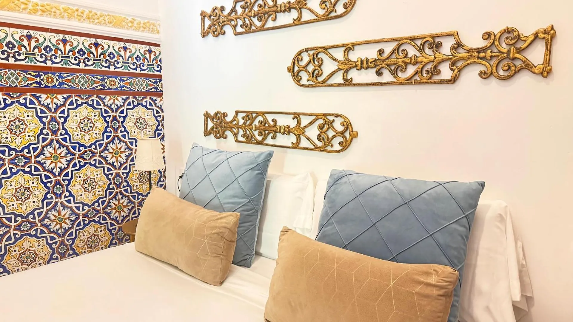Homestay Palace House Hercules - Apartments Seville