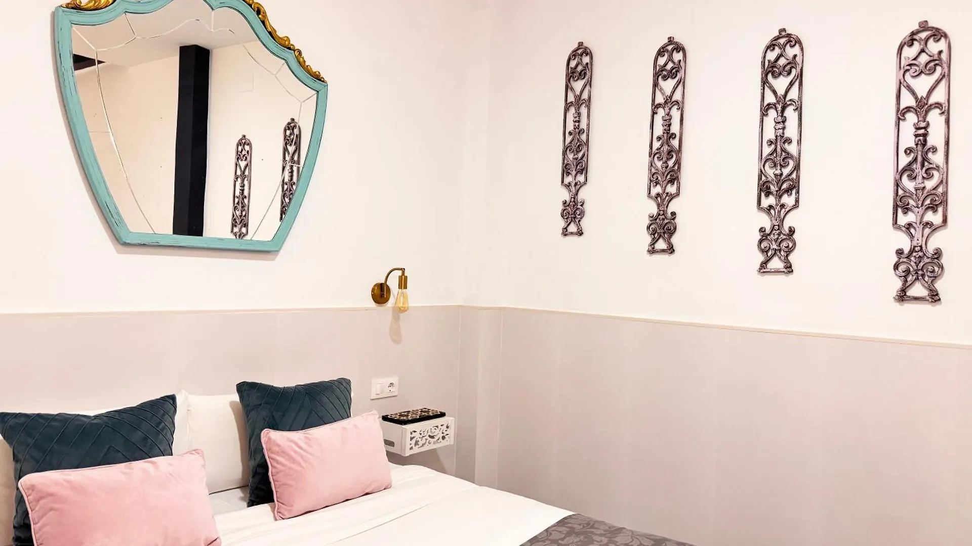 Palace House Hercules - Apartments Sevilla