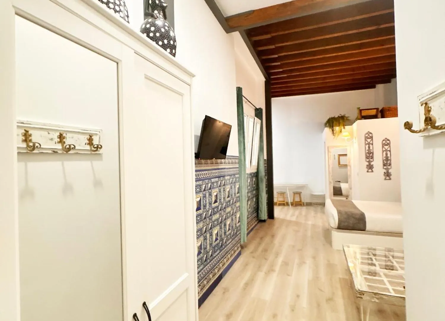 Homestay Palace House Hercules - Apartments Seville Spain
