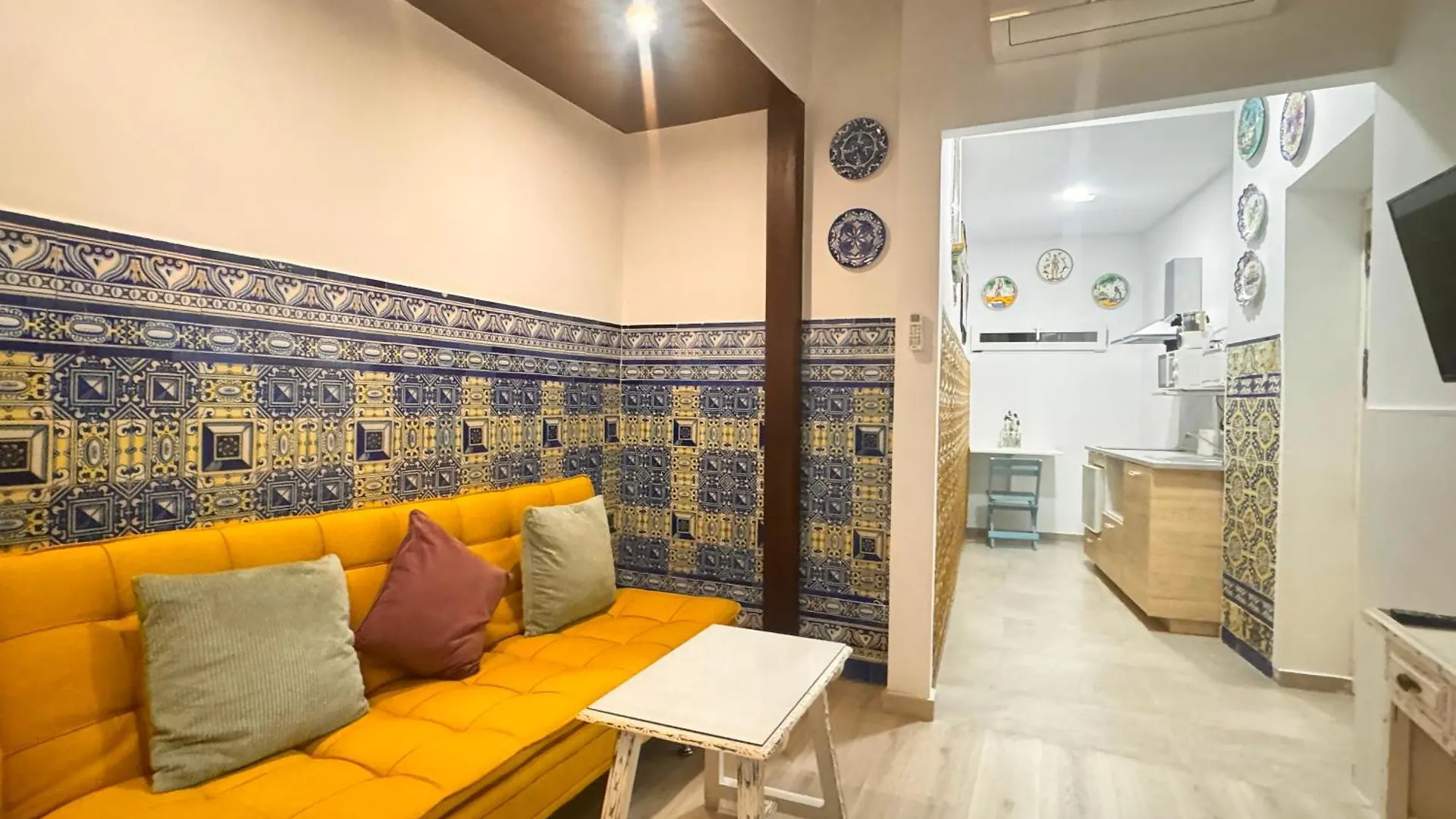 Palace House Hercules - Apartments Seville 0*,