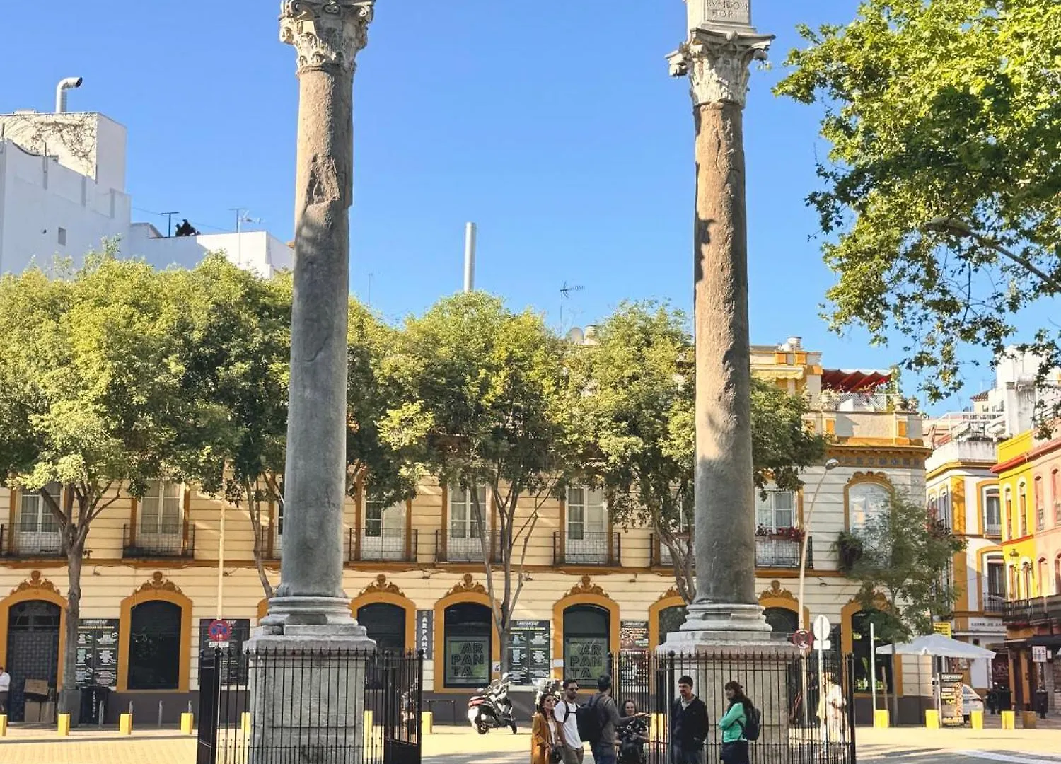 Palace House Hercules - Apartments Seville Homestay