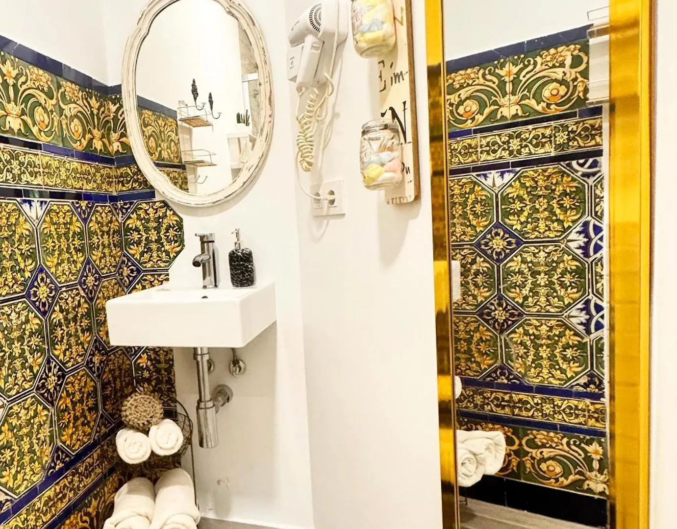 Palace House Hercules - Apartments Sevilla 0*,  Spanien