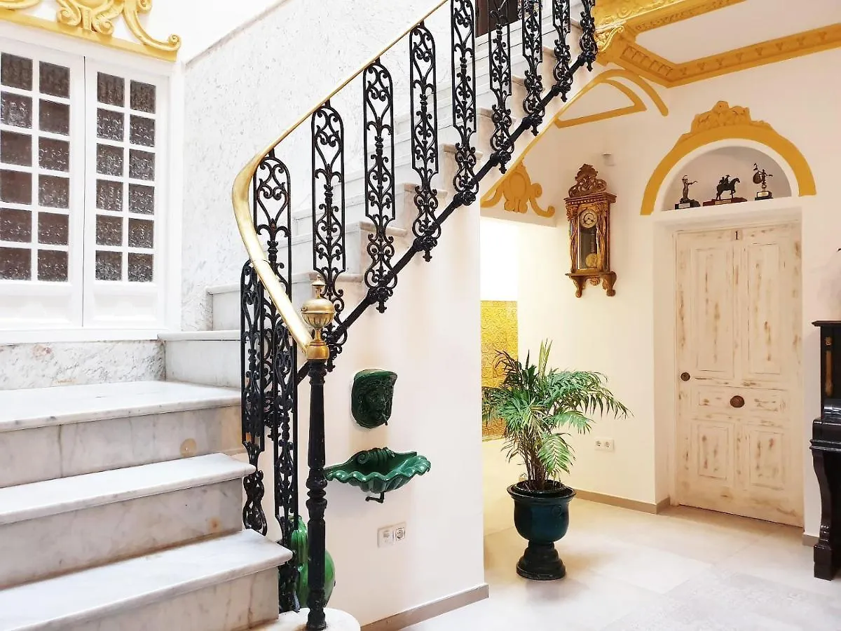 Palace House Hercules - Apartments Seville Homestay