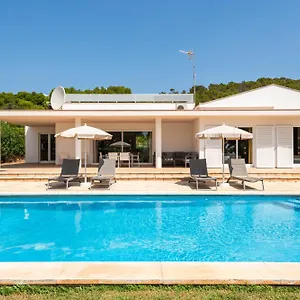 https://villa-lola-santo-tomas.balearic-islands.net
