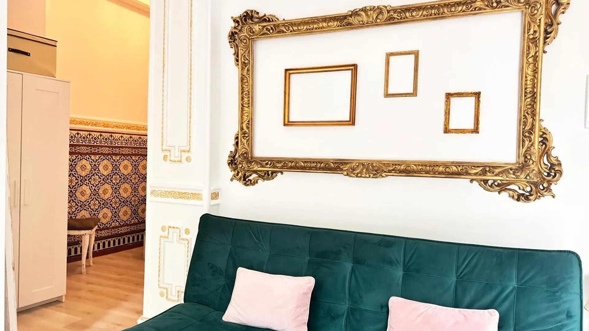 Palace House Hercules - Apartments Seville 0*,
