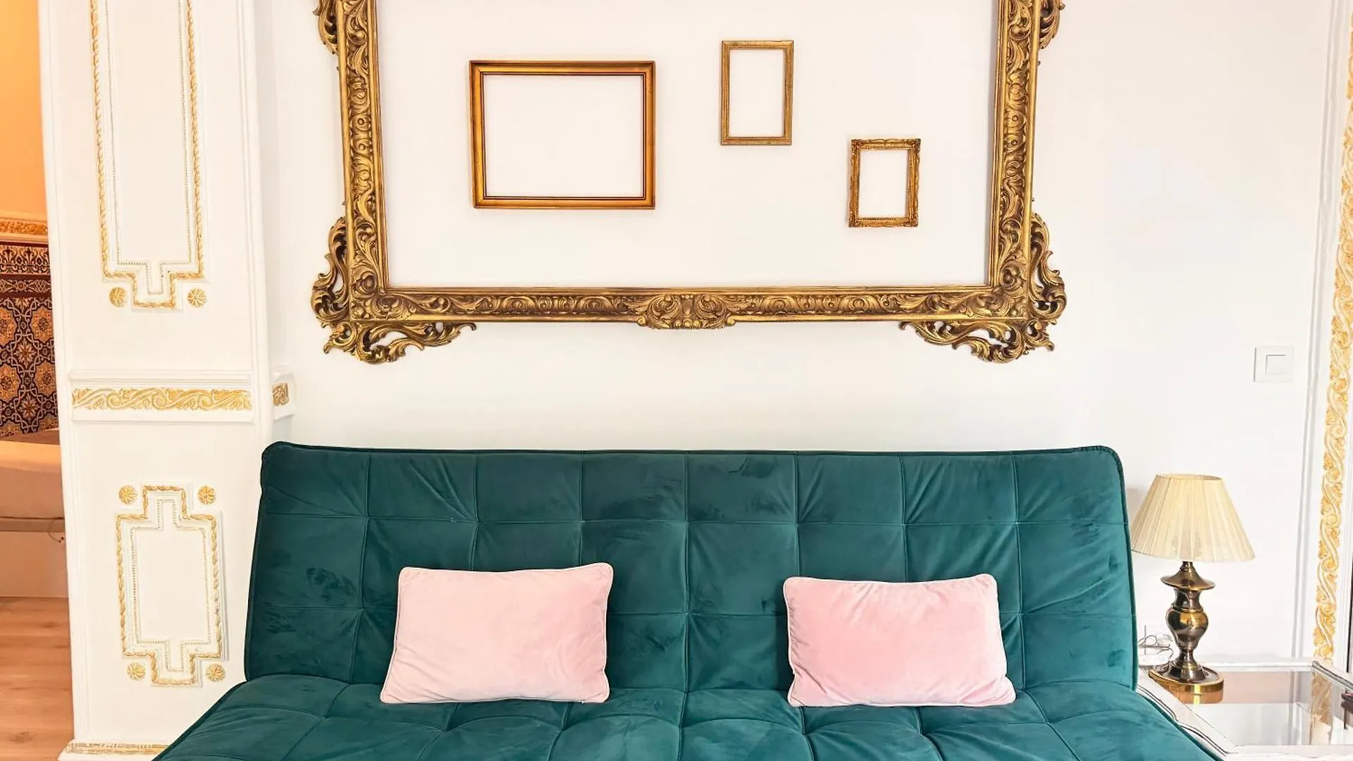 Palace House Hercules - Apartments Seville Homestay