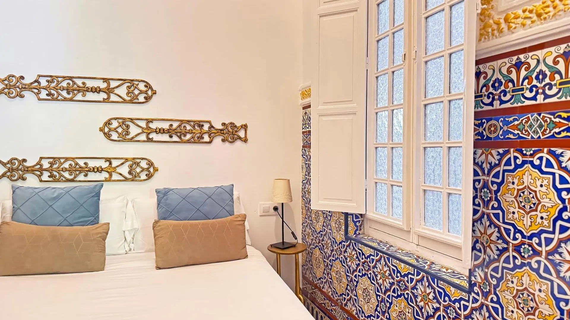 Homestay Palace House Hercules - Apartments Seville