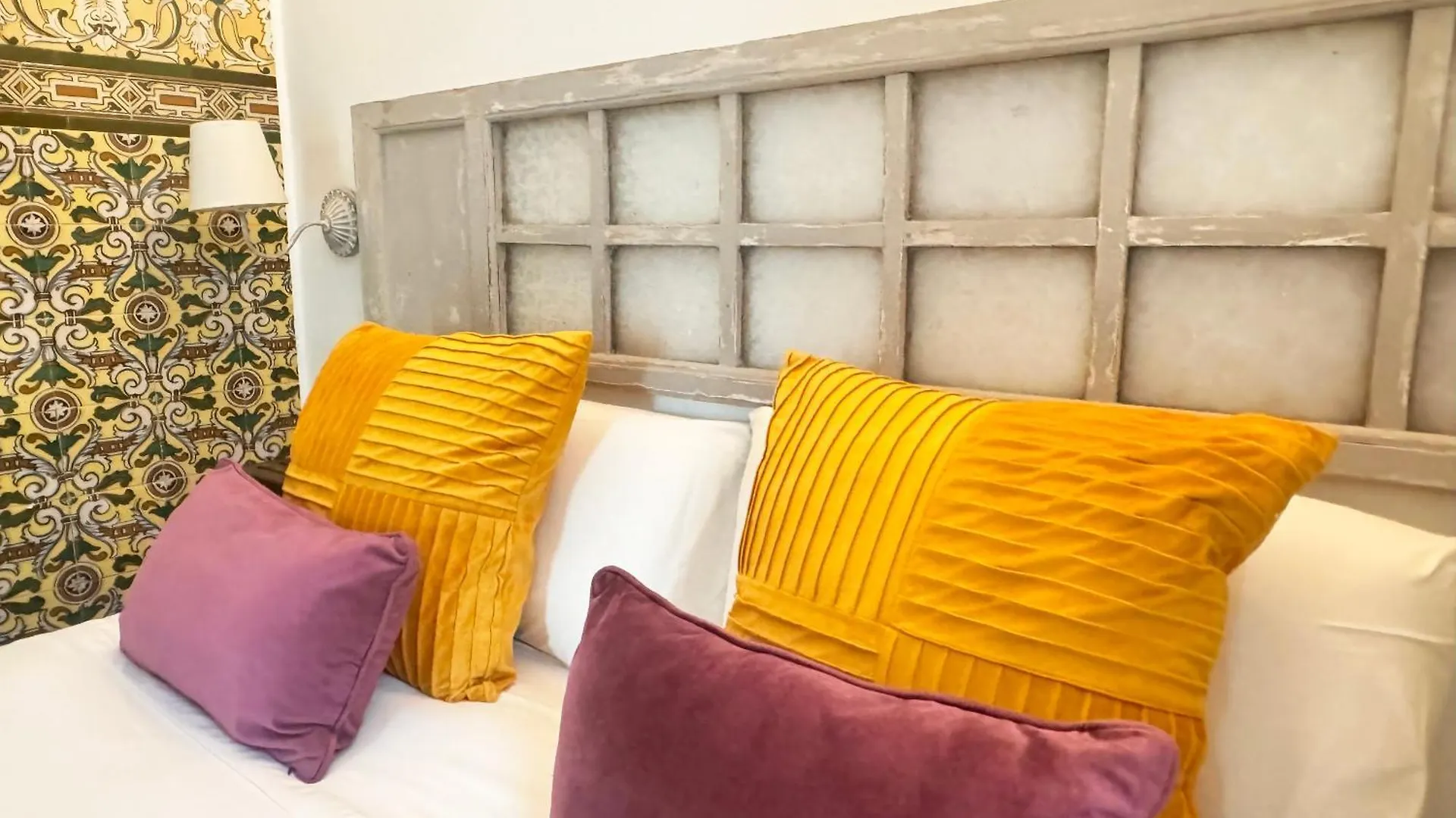 Palace House Hercules - Apartments Seville Spain